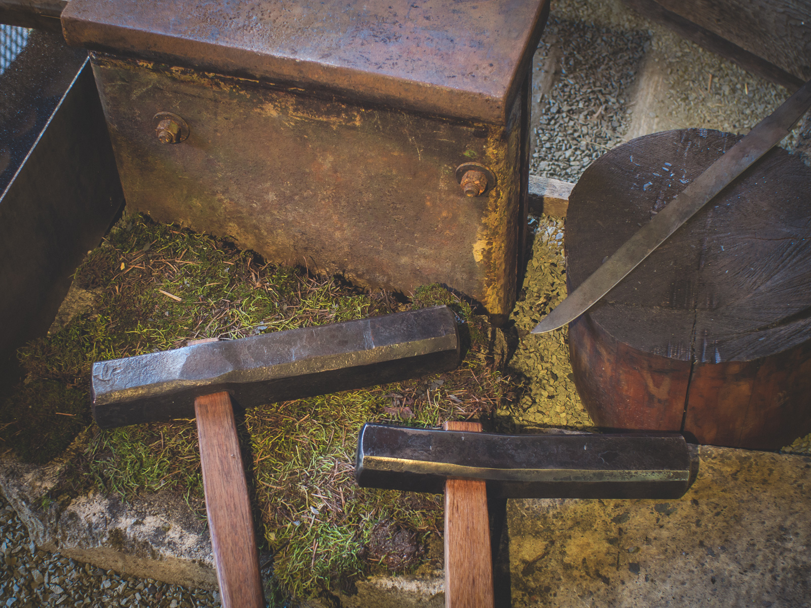 Mukozuchi: Japanese swordsmith's sledge hammer.