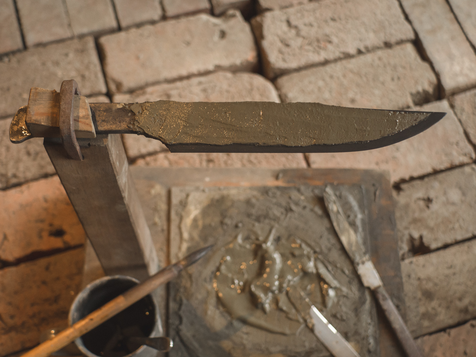 Island Blacksmith: Hand crafted camp bowie made from reclaimed steel using traditional techniques