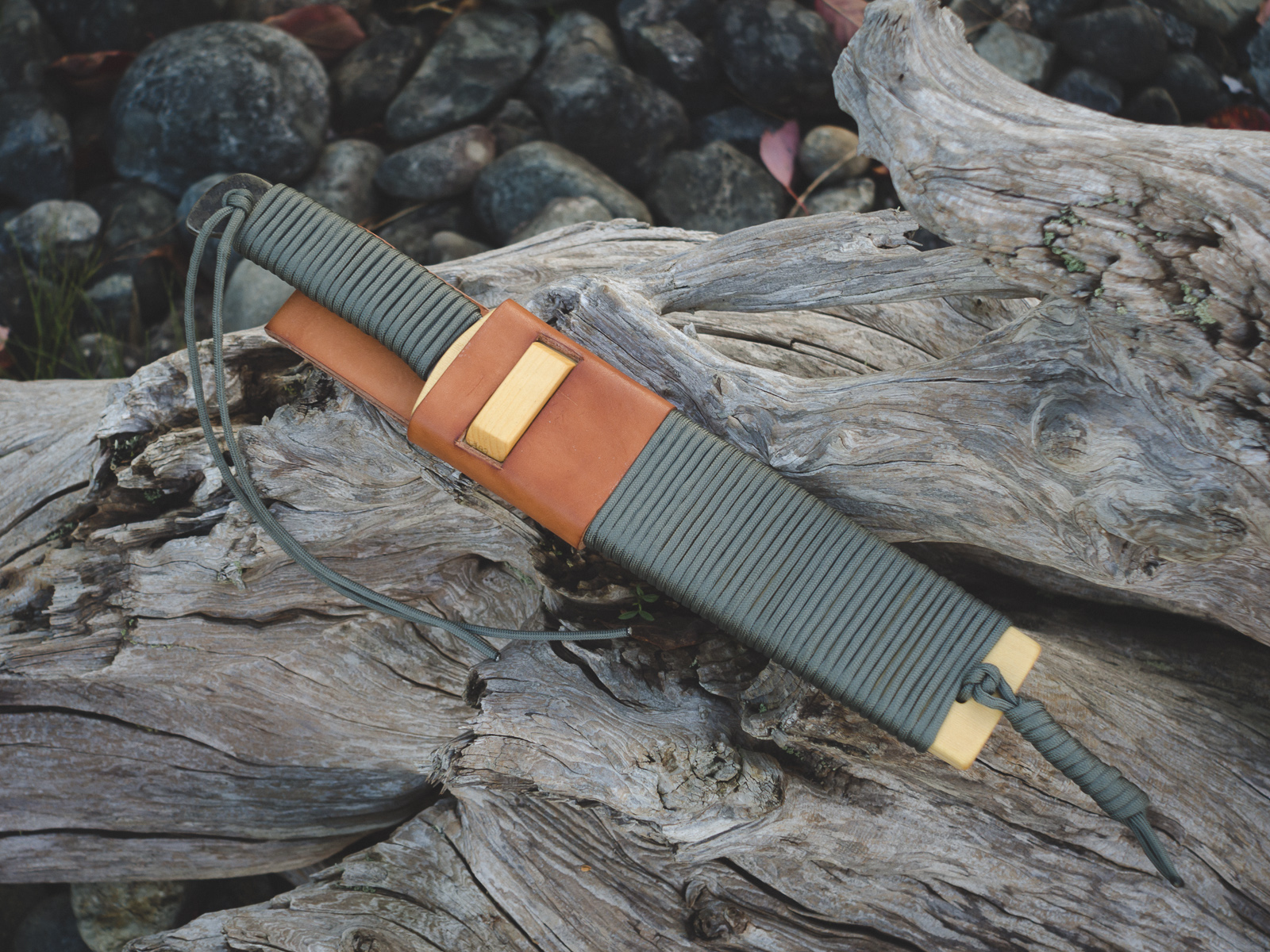 Island Blacksmith: Hand crafted 309 camp bowie made from reclaimed steel using traditional techniques