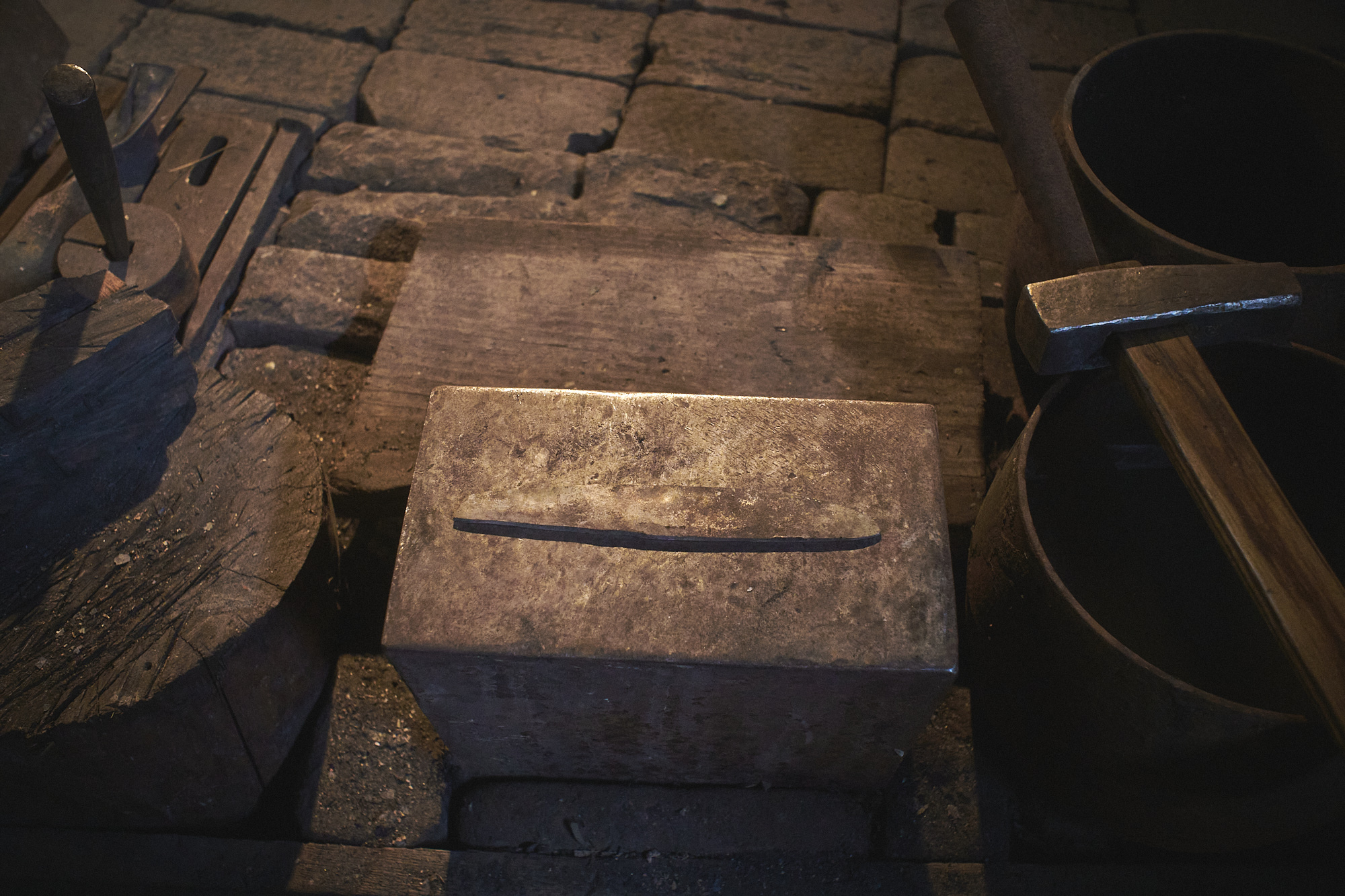 Island Blacksmith: Charcoal forged knives from reclaimed series land rover steel.