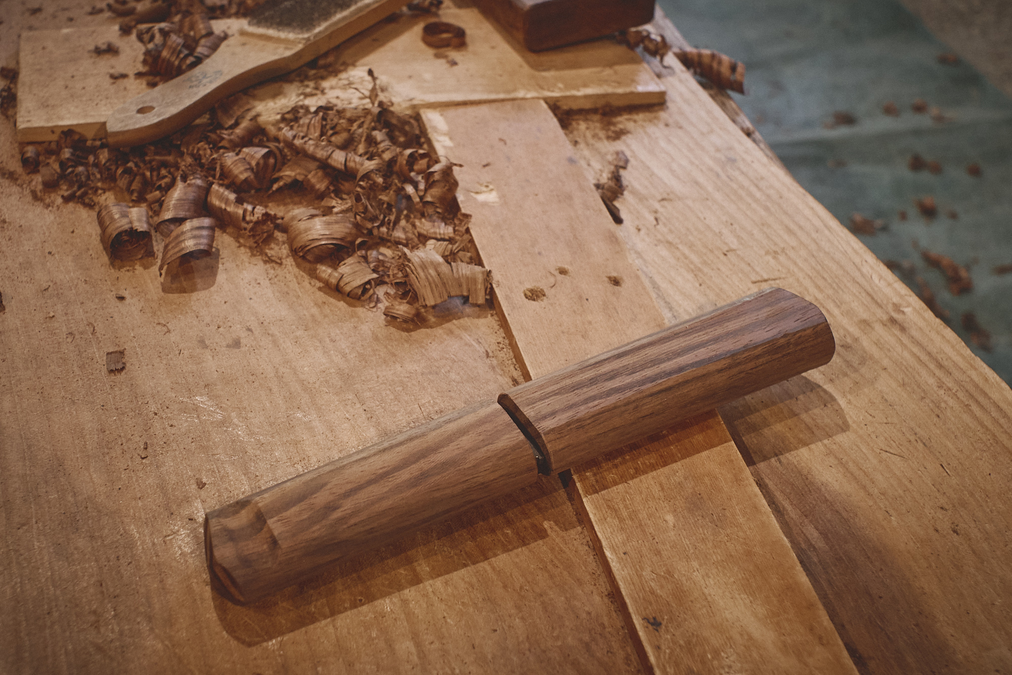 Island Blacksmith: Charcoal forged knives from reclaimed series land rover steel.