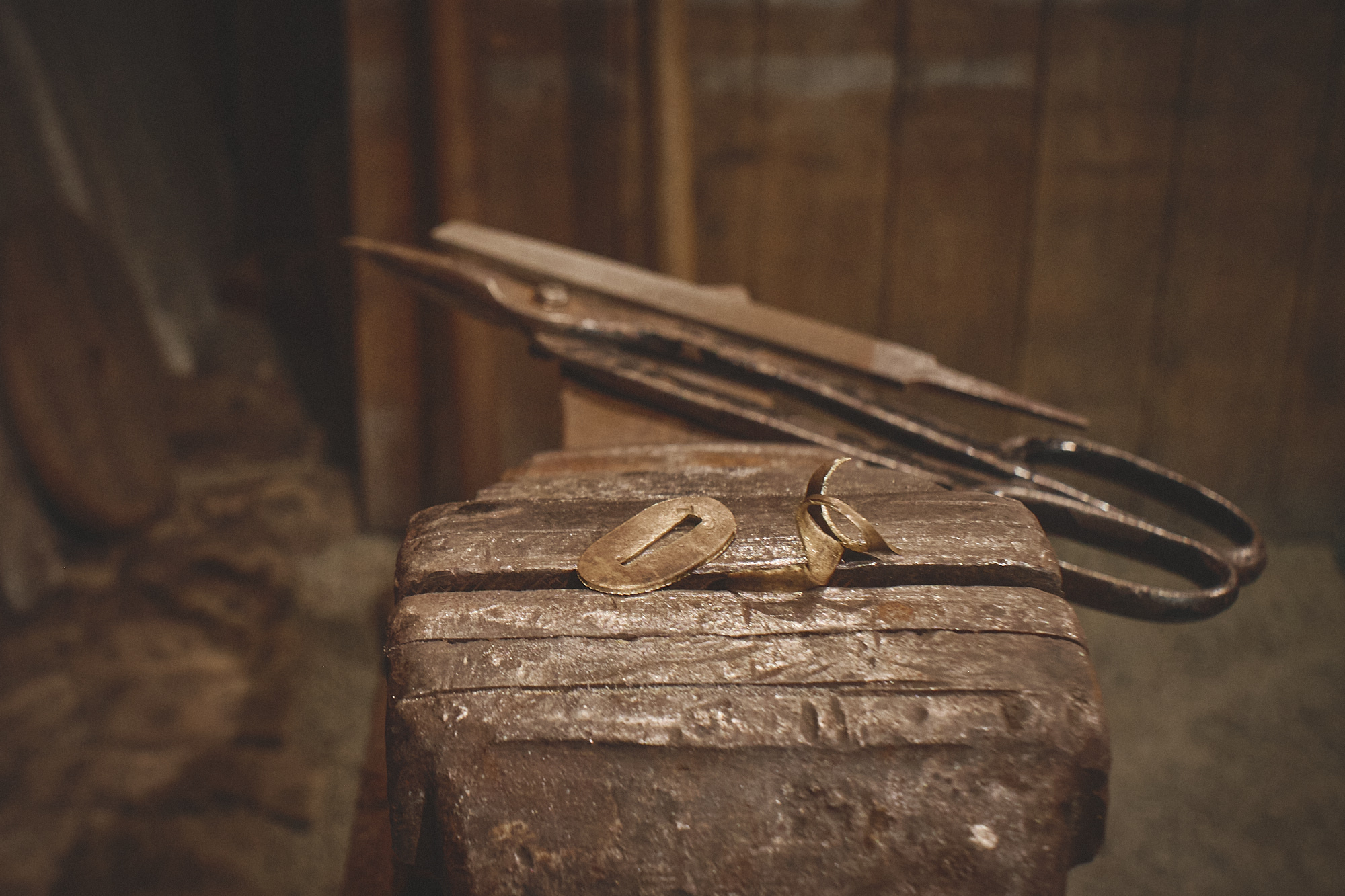 Island Blacksmith: Charcoal forged knives from reclaimed series land rover steel.