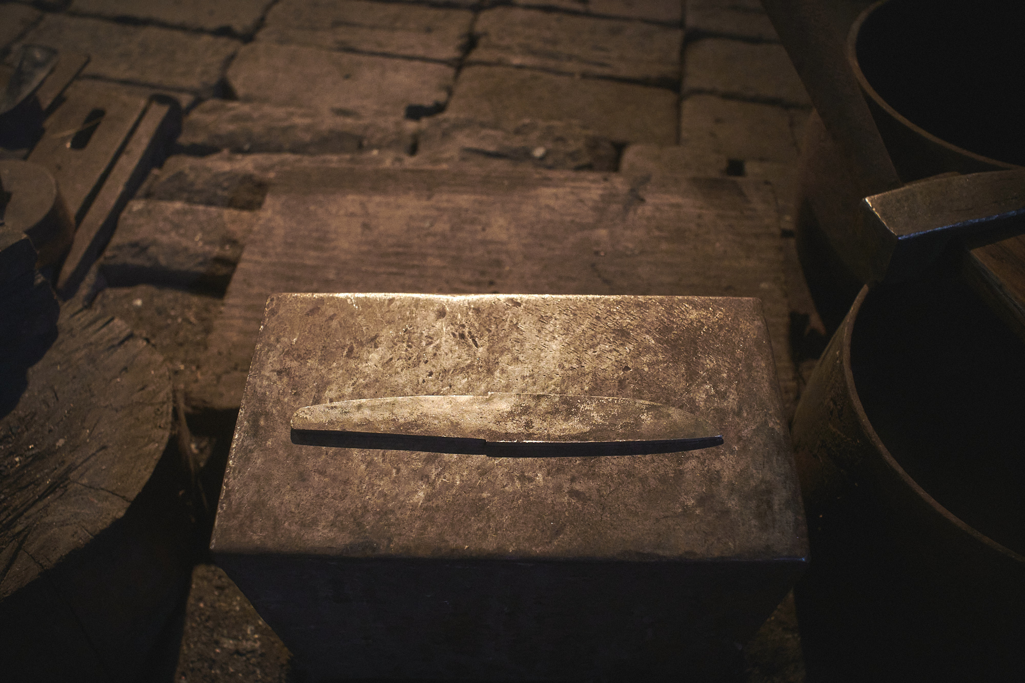Island Blacksmith: Charcoal forged knives from reclaimed series land rover steel.
