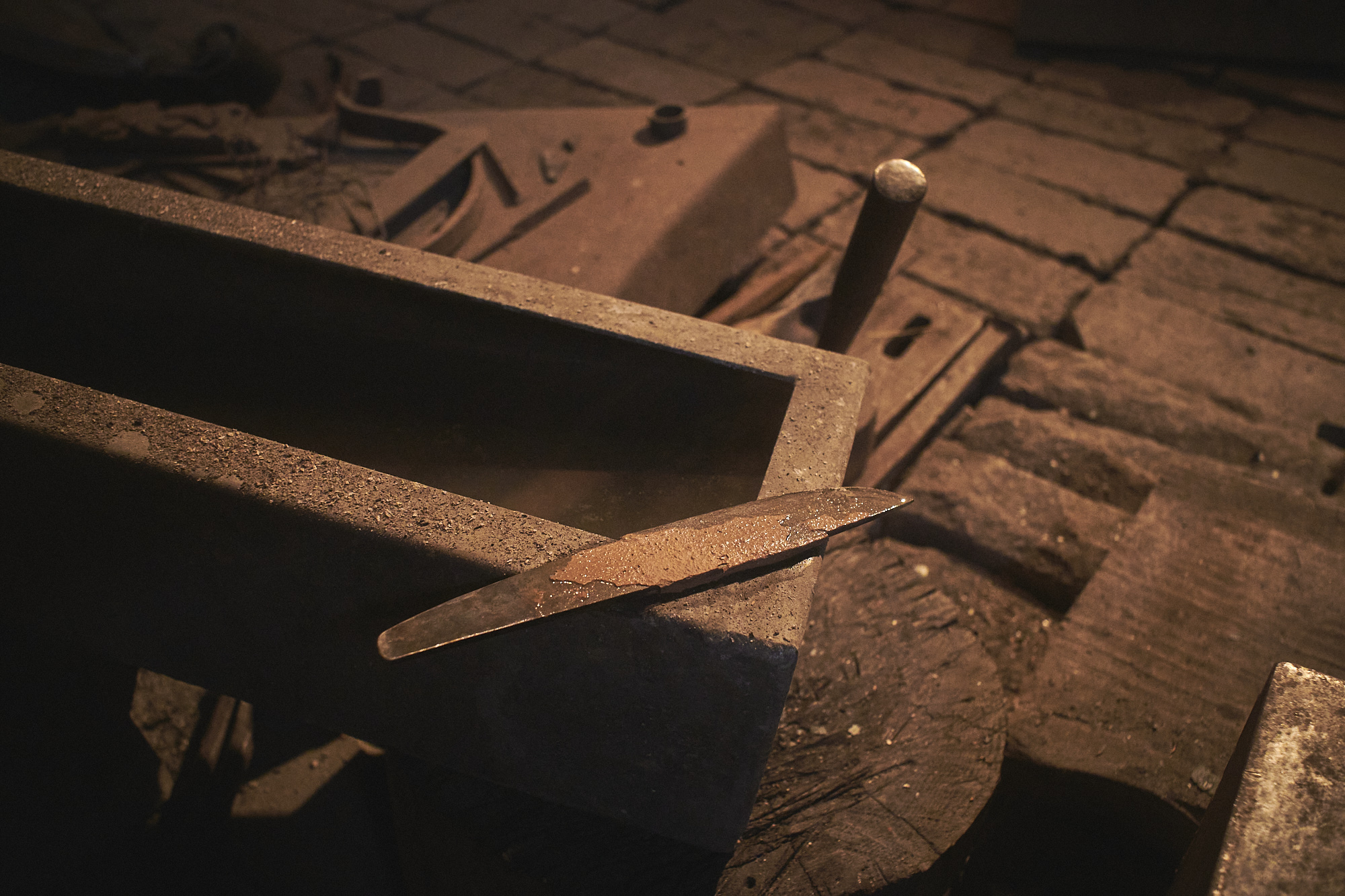 Island Blacksmith: Charcoal forged knives from reclaimed series land rover steel.