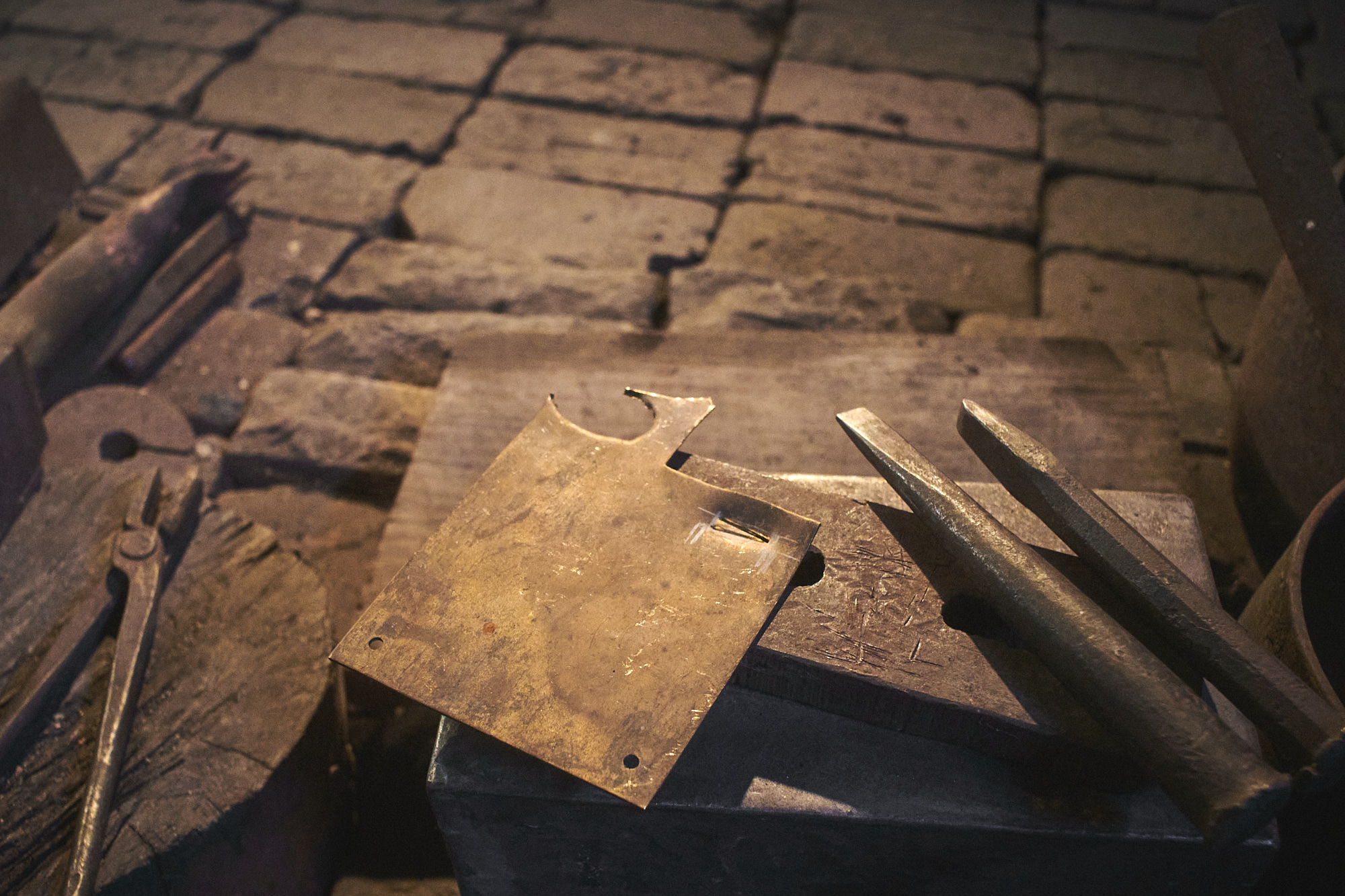 Island Blacksmith: Charcoal forged knives from reclaimed series land rover steel.