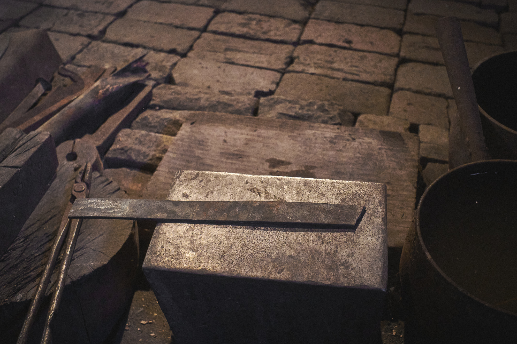 Island Blacksmith: Charcoal forged knives from reclaimed series land rover steel.