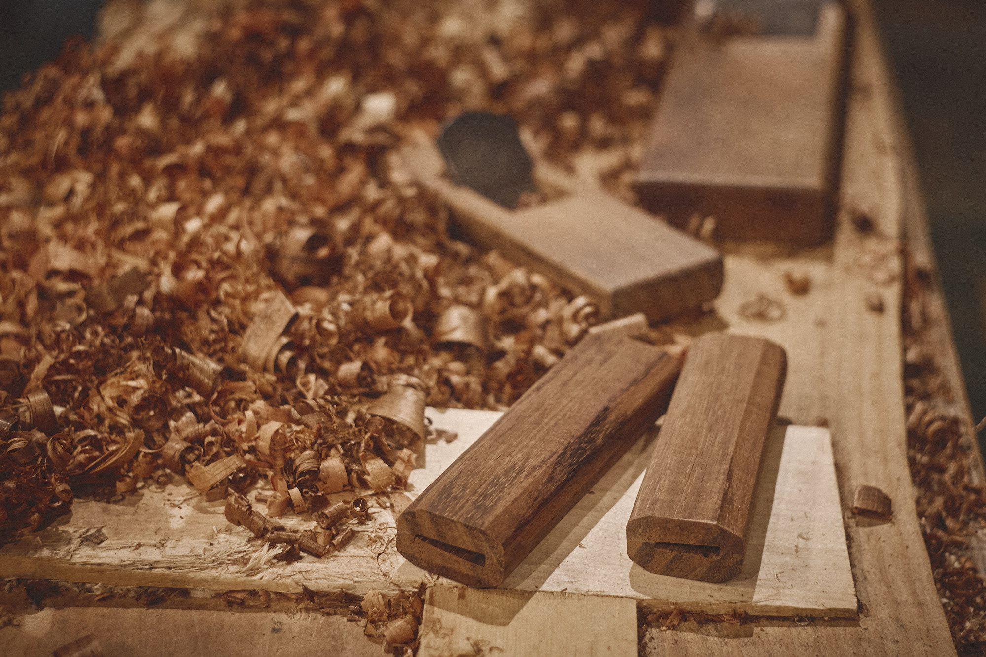 Island Blacksmith: Charcoal forged knives from reclaimed series land rover steel.