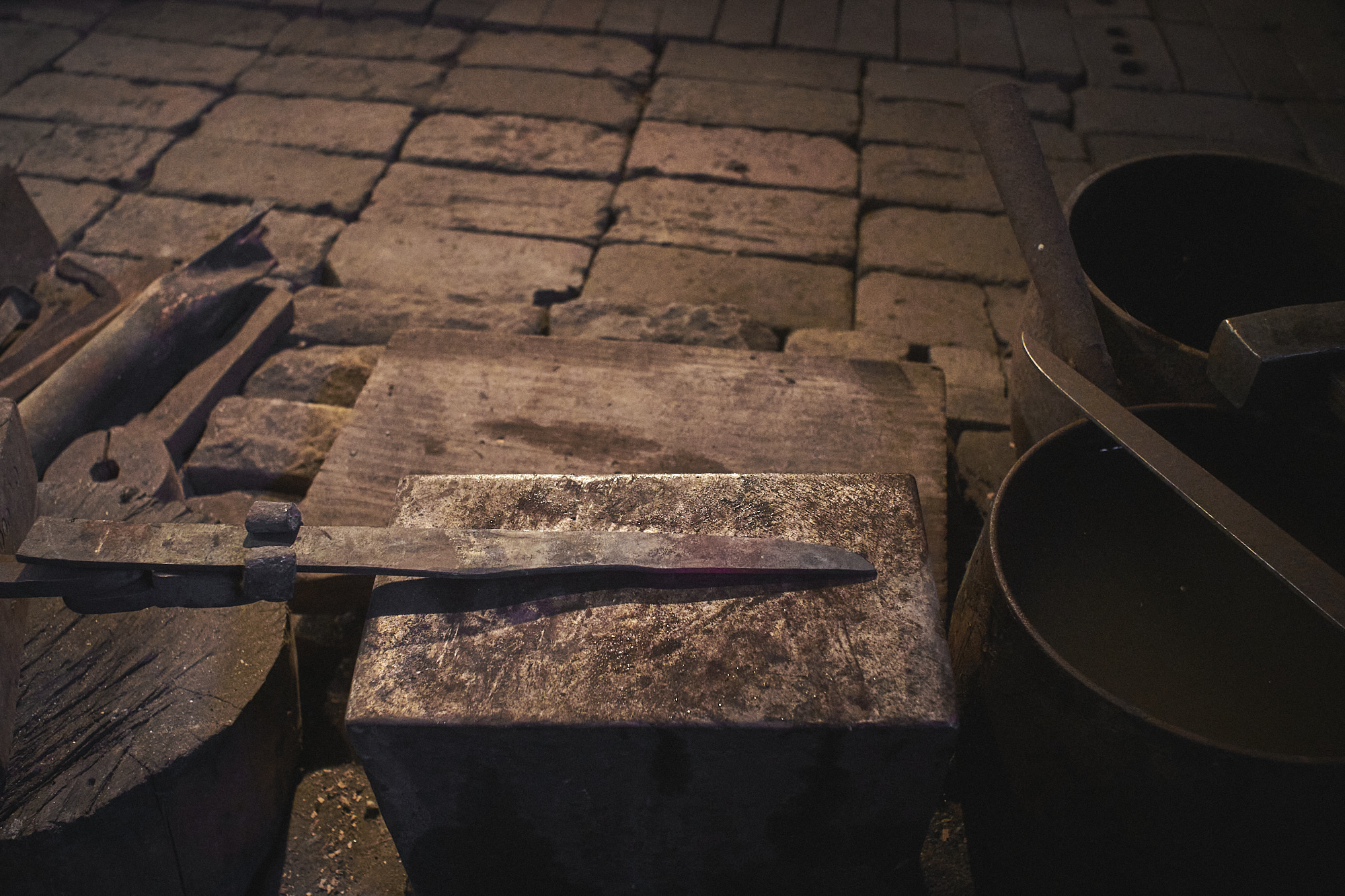 Island Blacksmith: Charcoal forged knives from reclaimed series land rover steel.