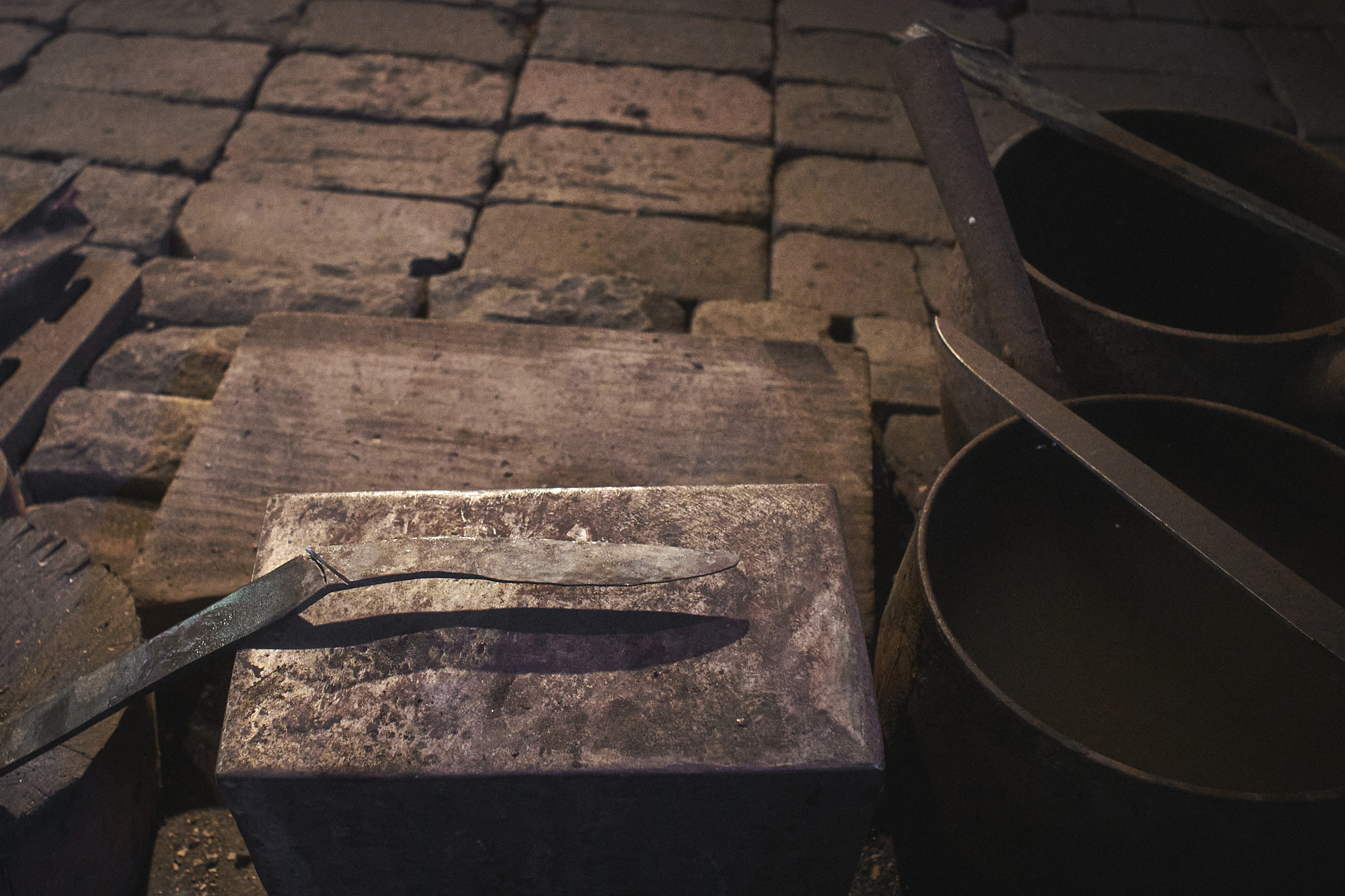 Island Blacksmith: Charcoal forged knives from reclaimed series land rover steel.