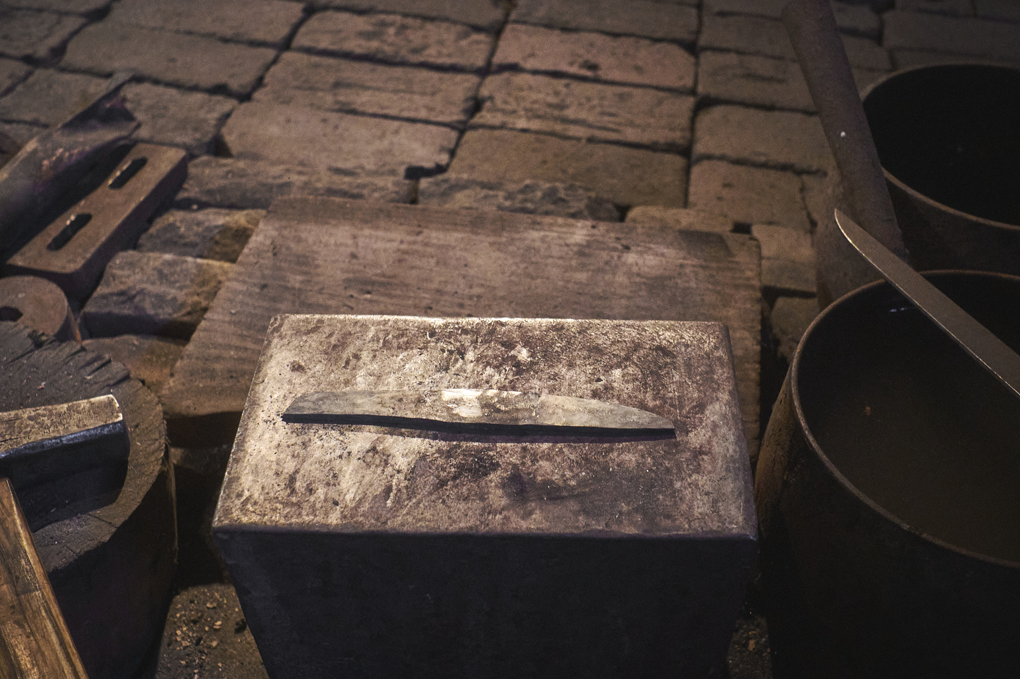 Island Blacksmith: Charcoal forged knives from reclaimed series land rover steel.