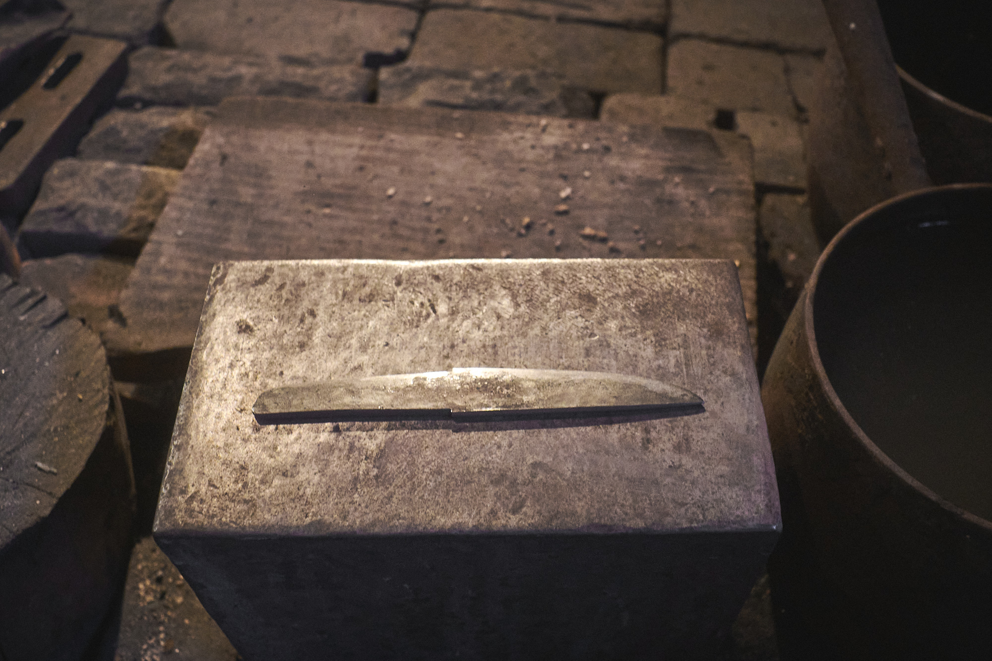 Island Blacksmith: Charcoal forged knives from reclaimed series land rover steel.