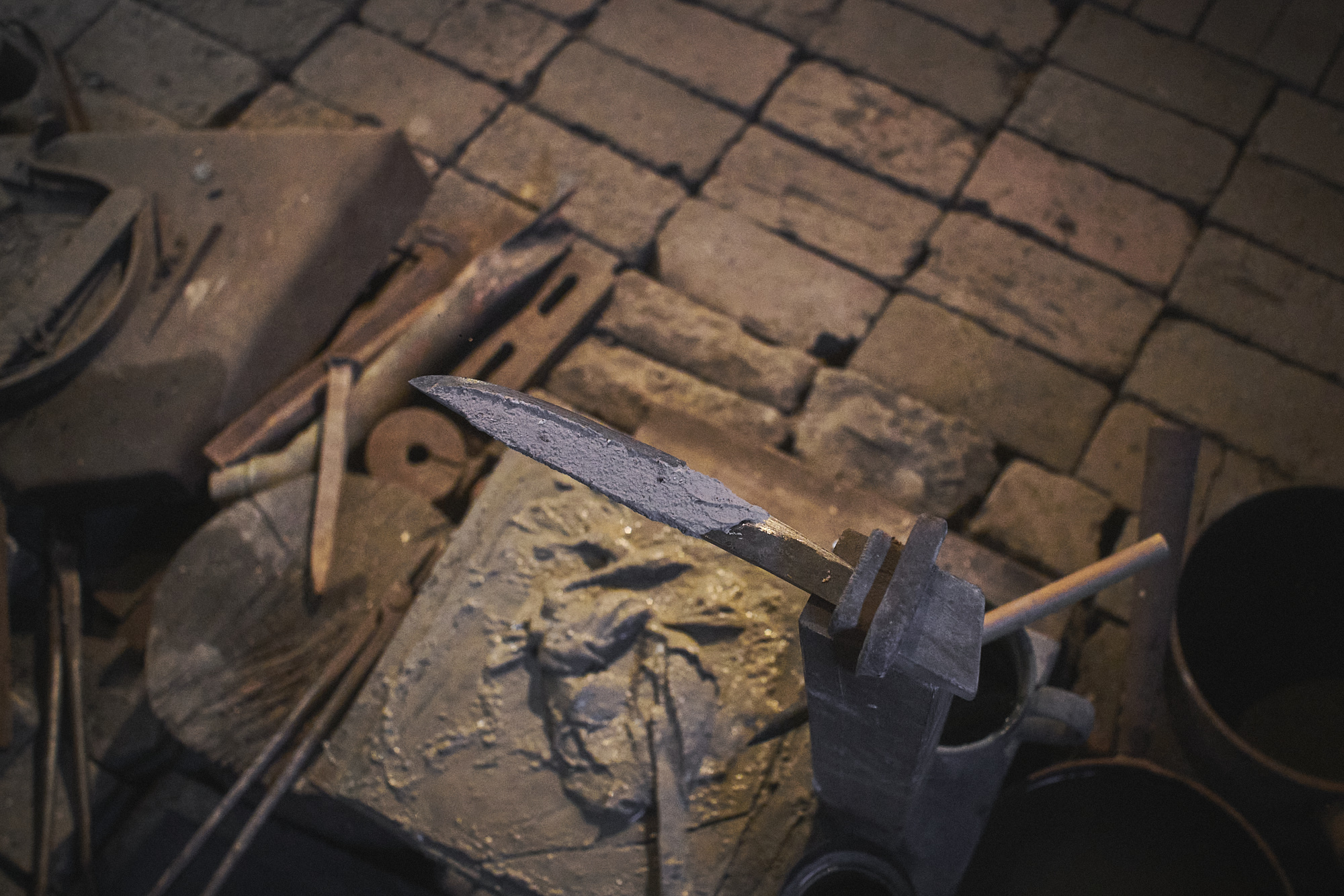 Island Blacksmith: Charcoal forged knives from reclaimed series land rover steel.