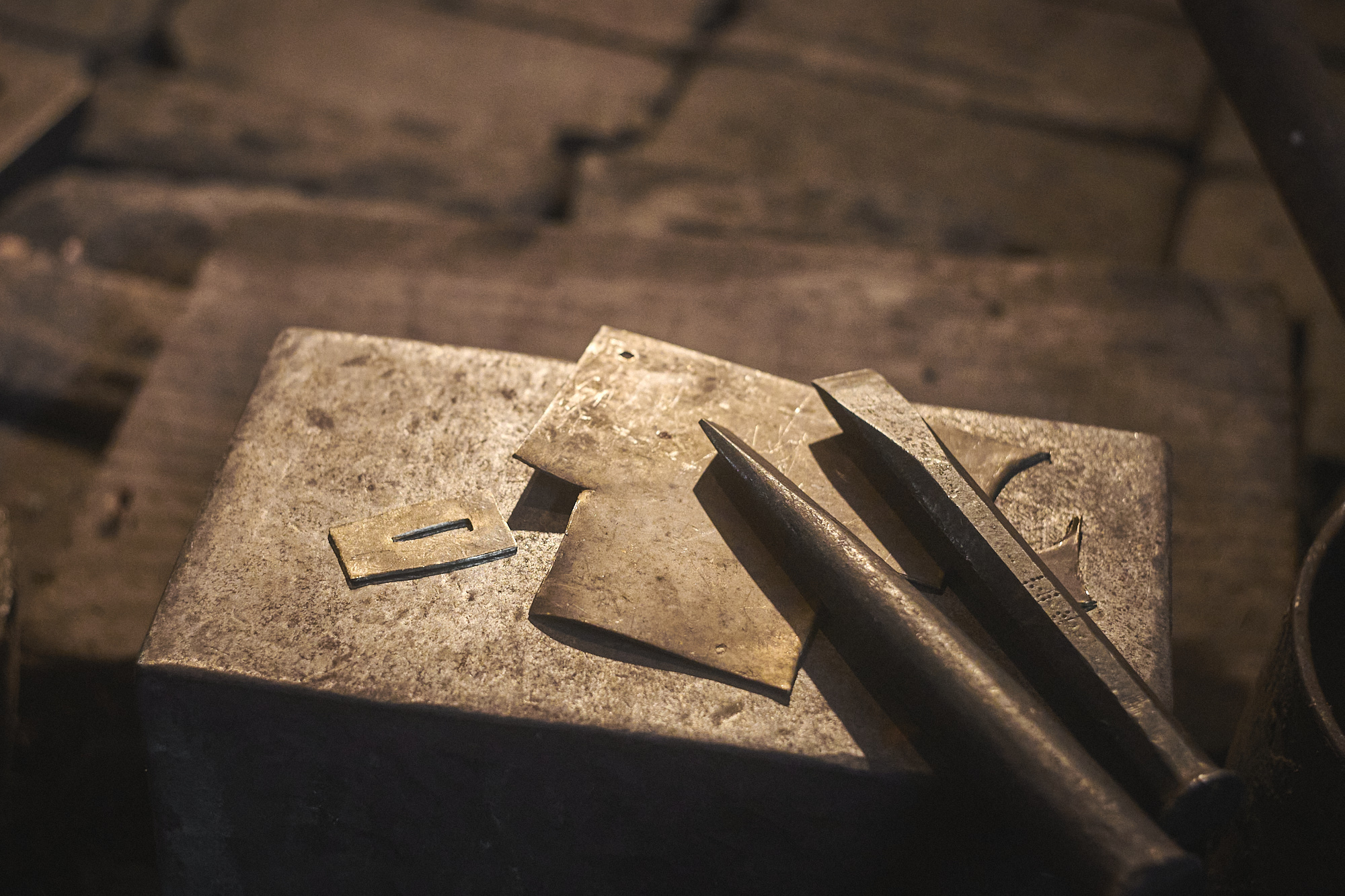Island Blacksmith: Charcoal forged knives from reclaimed series land rover steel.