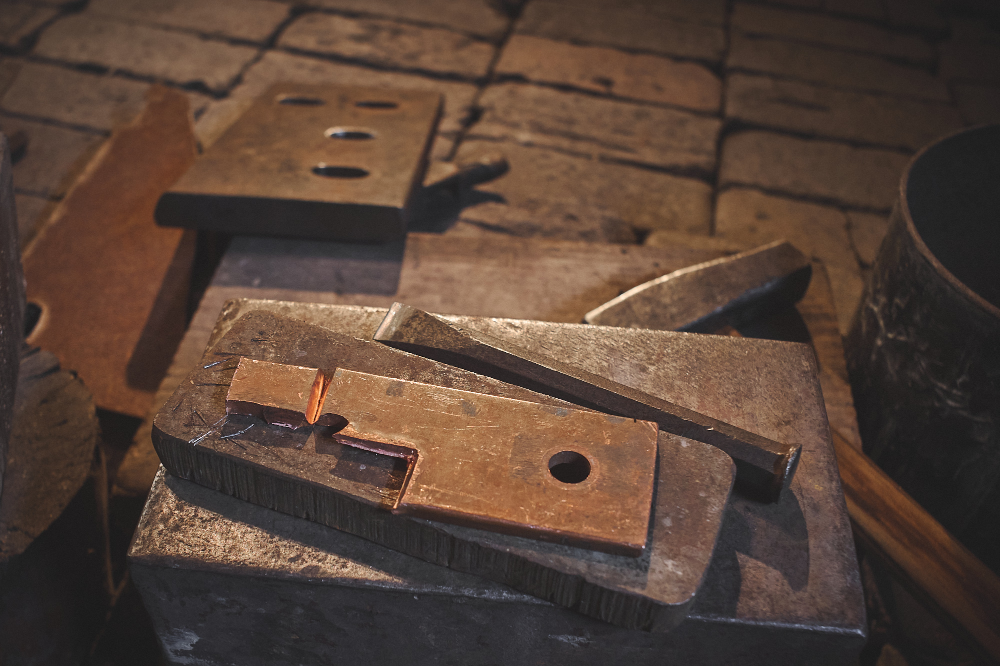 Island Blacksmith: Charcoal forged knives from reclaimed series land rover steel.