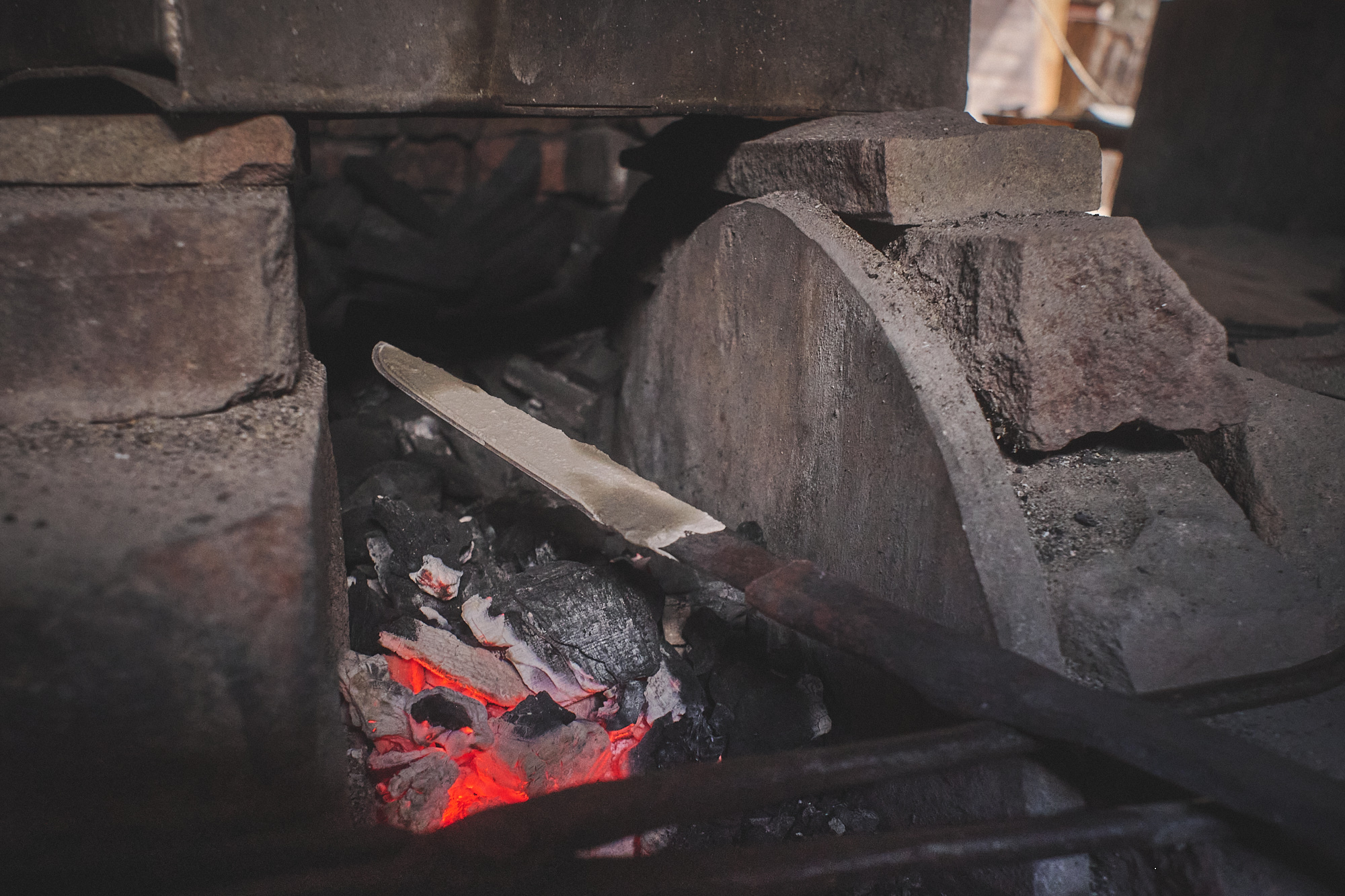 Island Blacksmith: Charcoal forged knives from reclaimed series land rover steel.