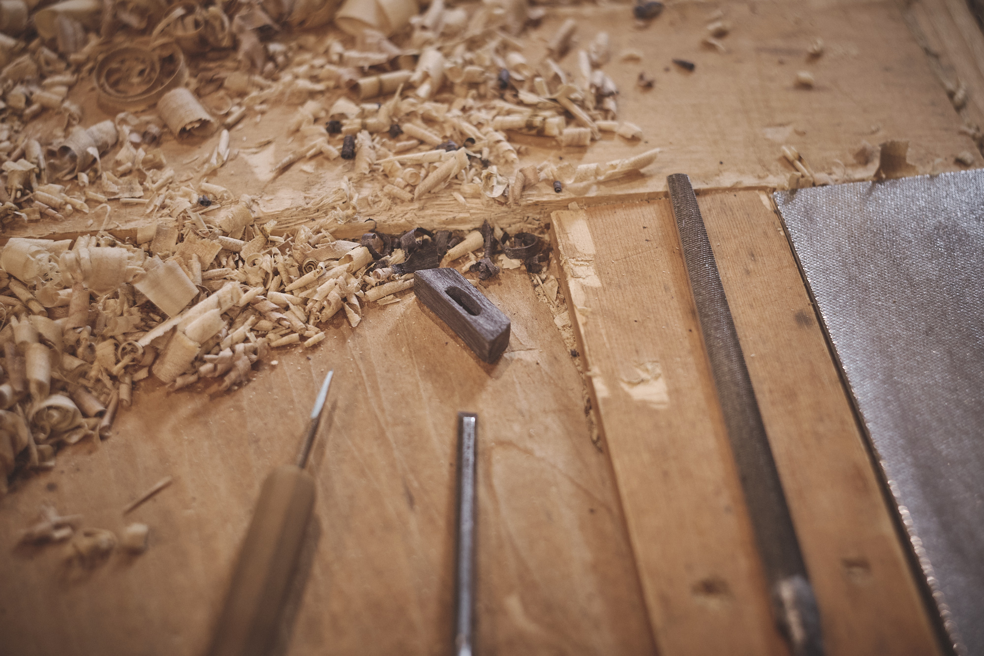 Island Blacksmith: Charcoal forged knives from reclaimed series land rover steel.