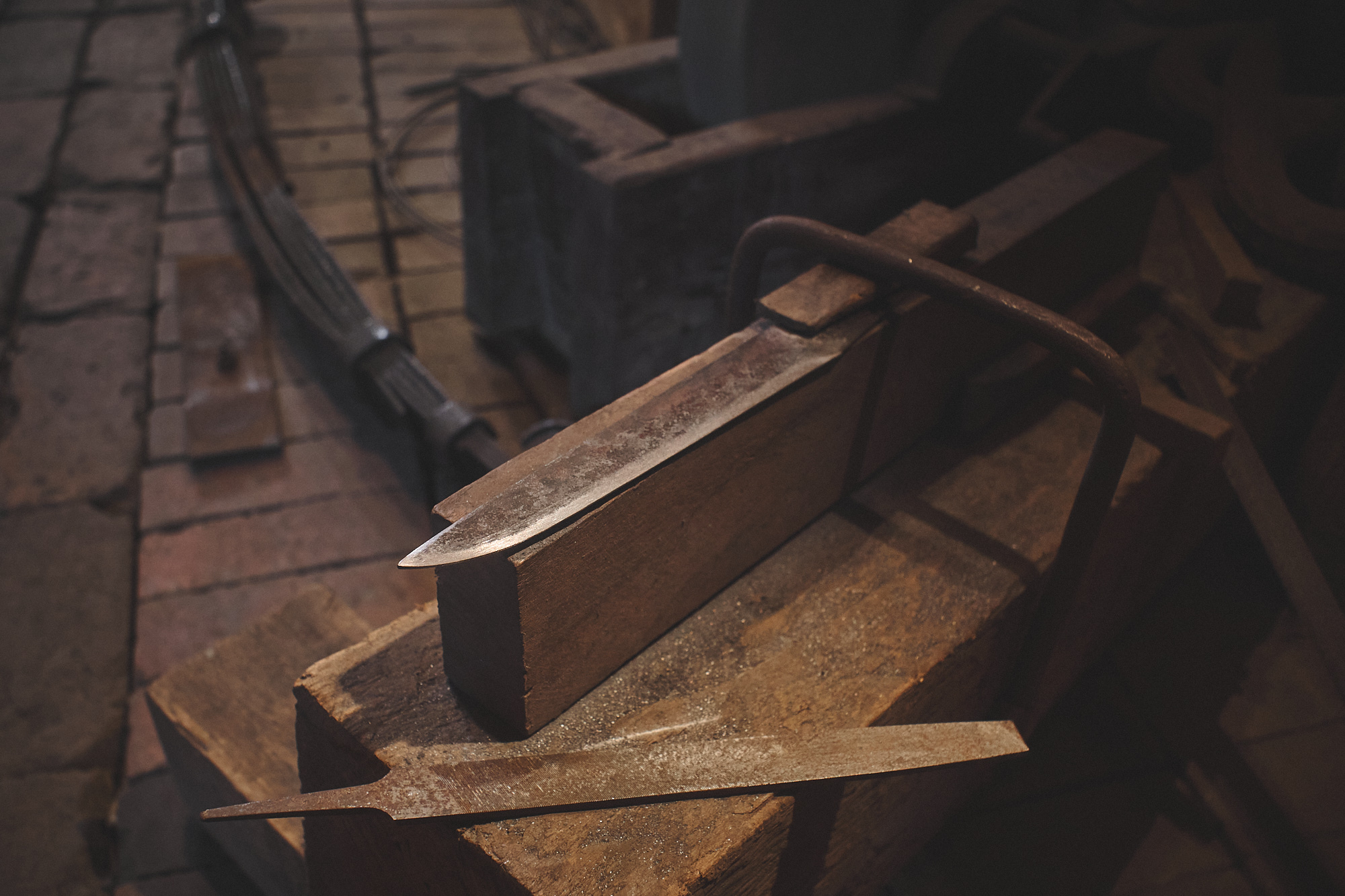 Island Blacksmith: Charcoal forged knives from reclaimed series land rover steel.