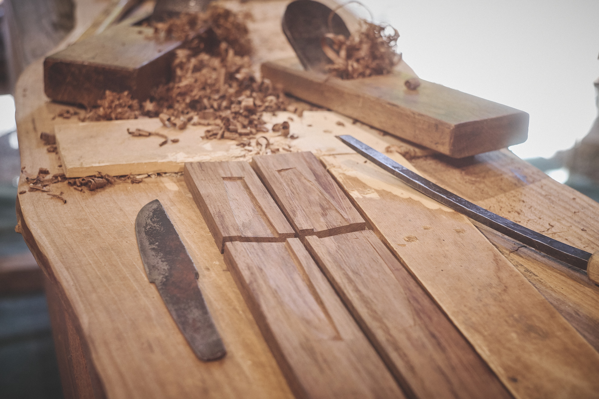 Island Blacksmith: Charcoal forged knives from reclaimed series land rover steel.