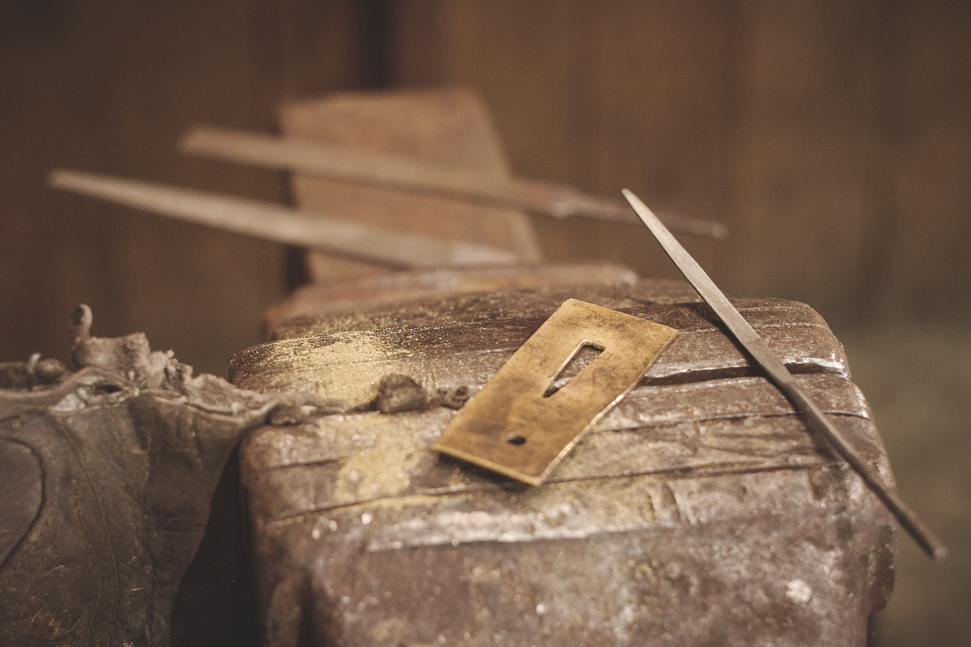 Island Blacksmith: Charcoal forged knives from reclaimed series land rover steel.