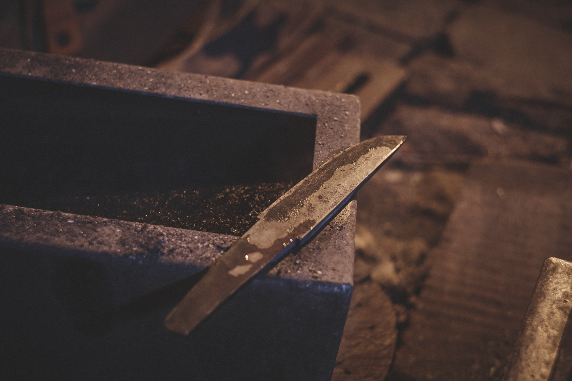 Island Blacksmith: Charcoal forged knives from reclaimed series land rover steel.